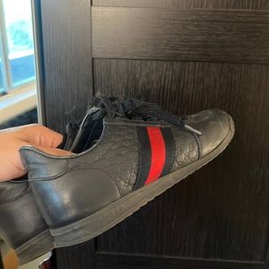 Im selling my used gucci shoes